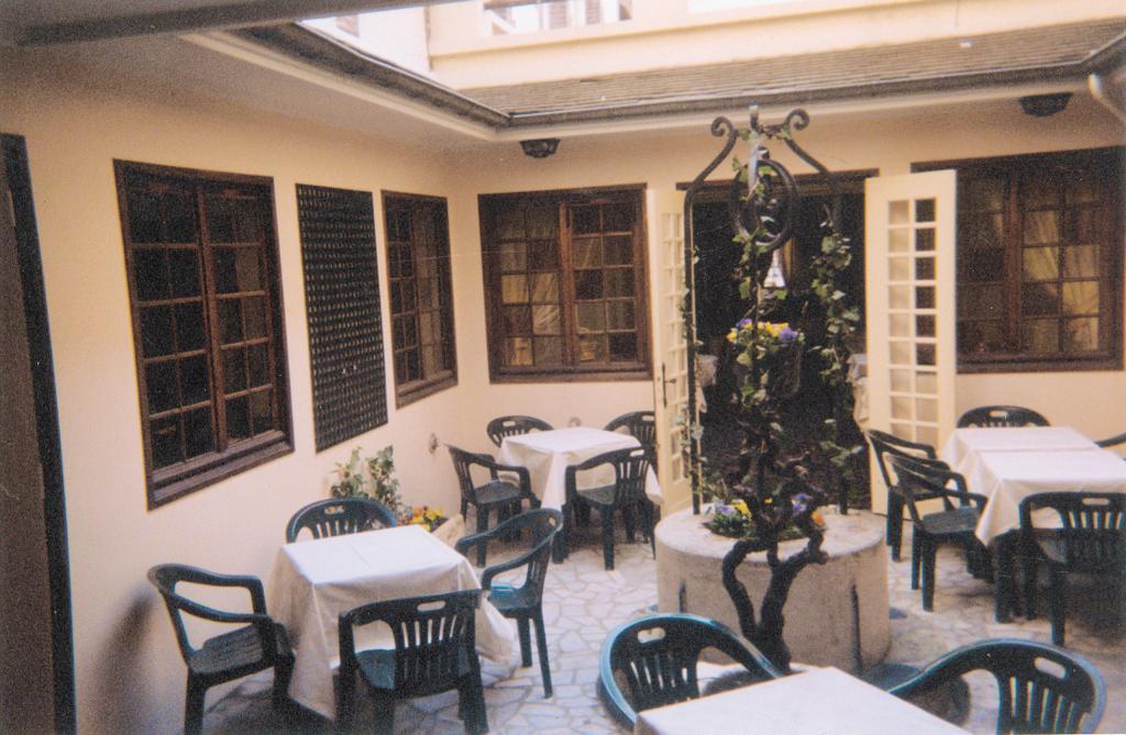 Les Hôtes de Cézanne Sézanne Exterior foto